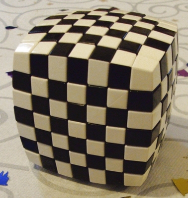 V-cube Illusion